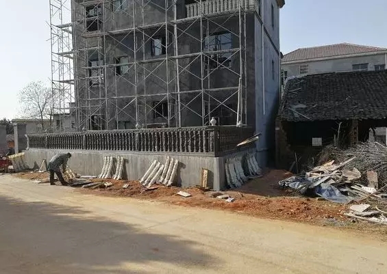 【自建房案例】網(wǎng)友30萬蓋三層自建房，建成效果讓鄰居紛紛仿建！