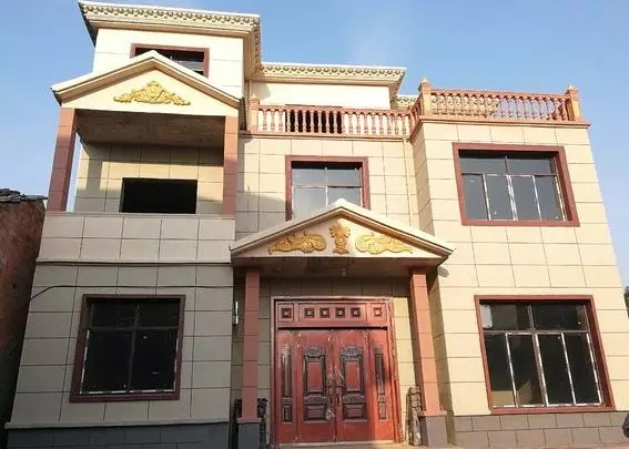 【自建房案例】網(wǎng)友30萬蓋三層自建房，建成效果讓鄰居紛紛仿建！