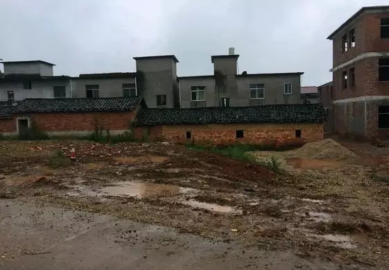 【自建房案例】網(wǎng)友30萬蓋三層自建房，建成效果讓鄰居紛紛仿建！