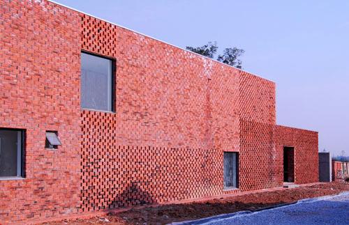 農村自建房砌磚墻的技巧與注意事項