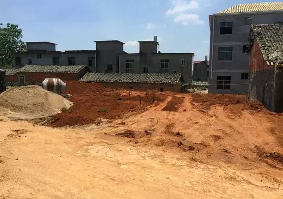 【自建房案例】網(wǎng)友30萬蓋三層自建房，建成效果讓鄰居紛紛仿建！