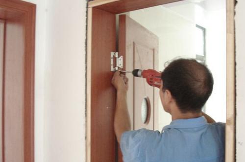 別墅裝修木門安裝注意事項